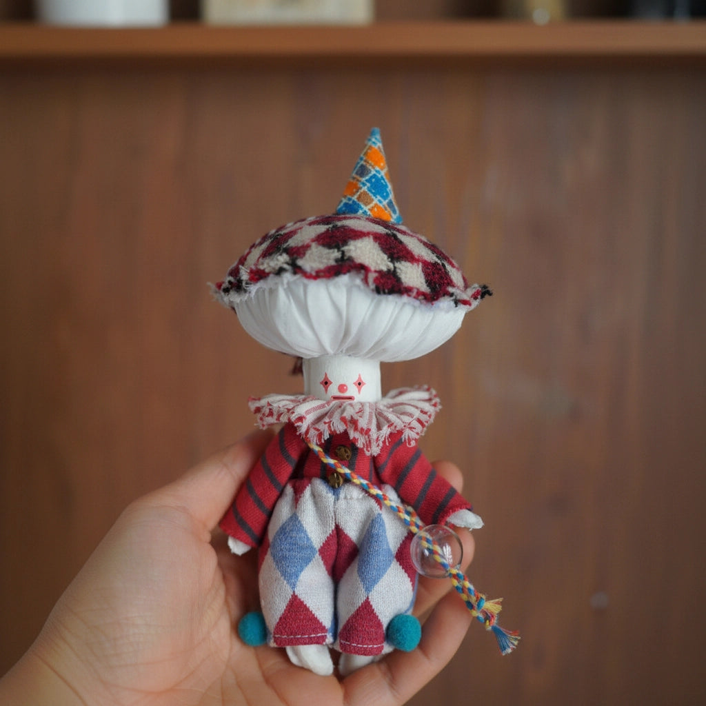 Harlekin-Pilz – DIY Stoffpuppen-Nähset