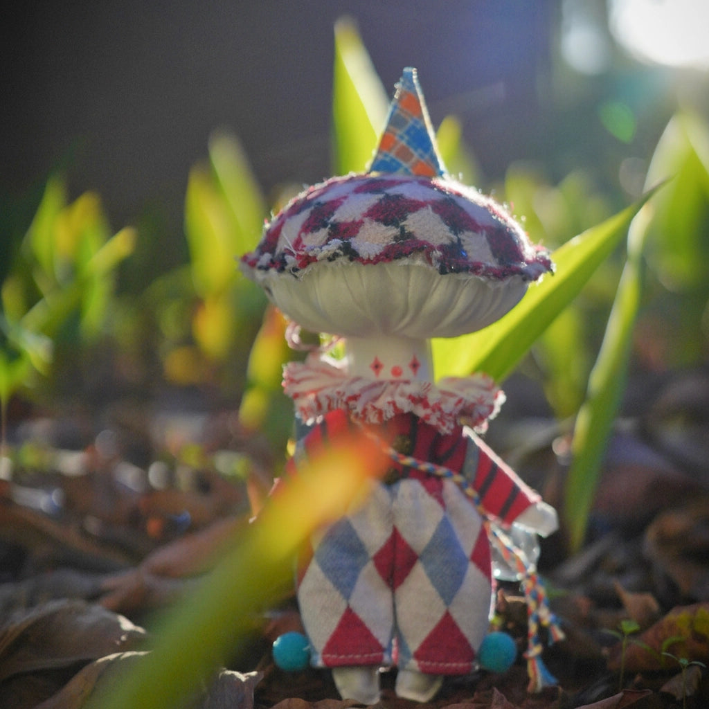 Harlekin-Pilz – DIY Stoffpuppen-Nähset