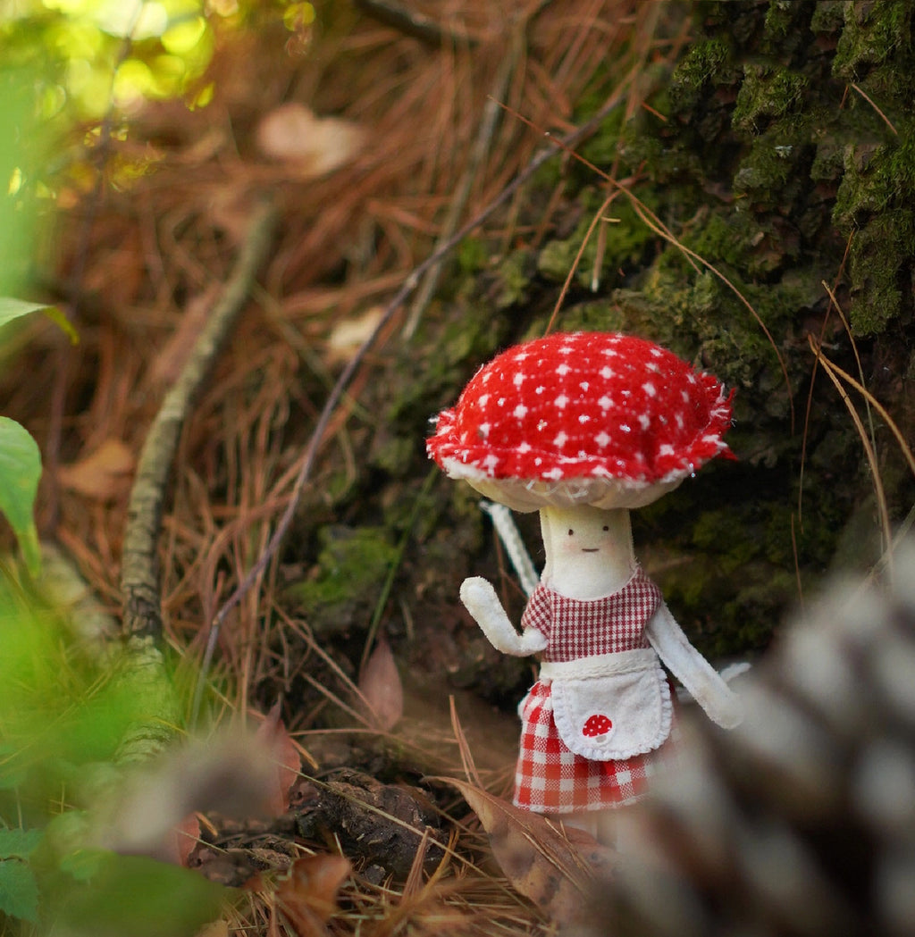 Little Red Shroom – DIY Stoffpuppen-Nähset