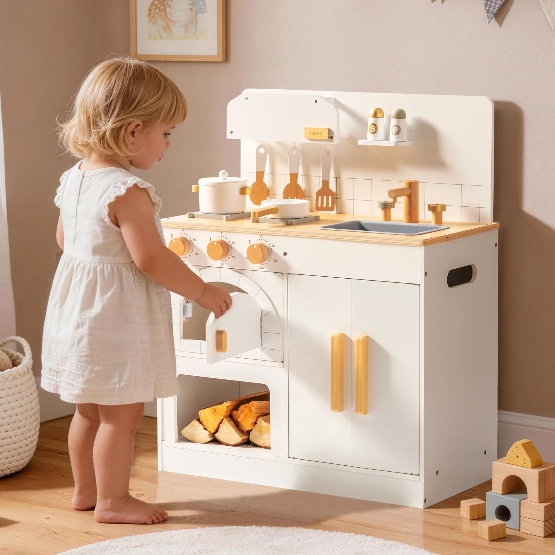 Hölzerne Spielküche für Kinder mit Pizzaofen